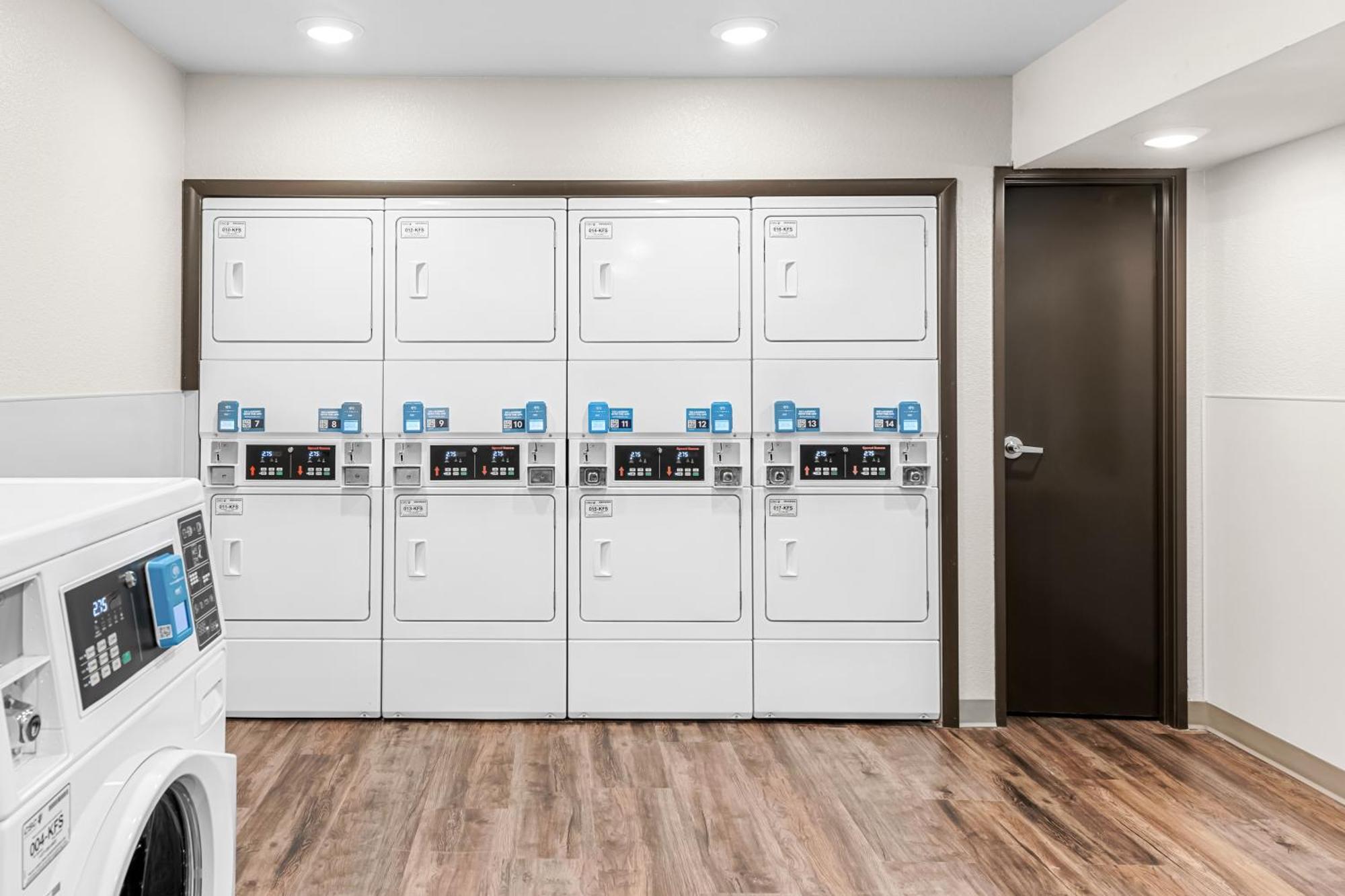 Woodspring Suites Kansas City Airport Bagian luar foto